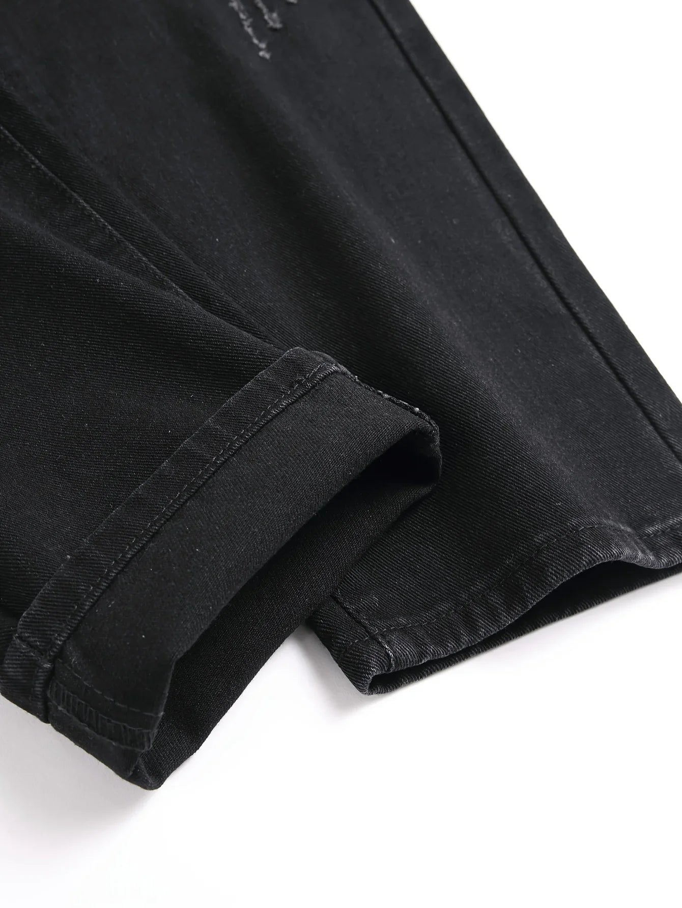 Men¡¯s trendy streetwear: black ripped straight-leg jeans ¨C an excellent gift for husbands or boyfriends.